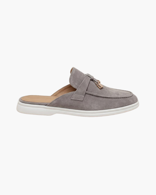 Hellgraue Wildleder-Mule im mediterranen Stil Maja