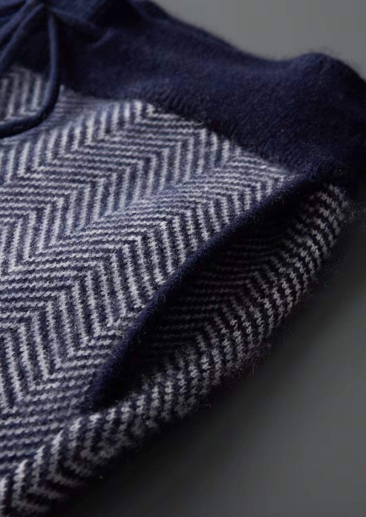 Reines Extra-Fine Merinowoll-Set in Marineblau mit Fischgrätmuster RivaSylt