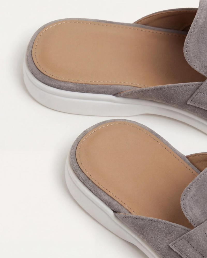 Hellgraue Wildleder-Mule im mediterranen Stil Maja