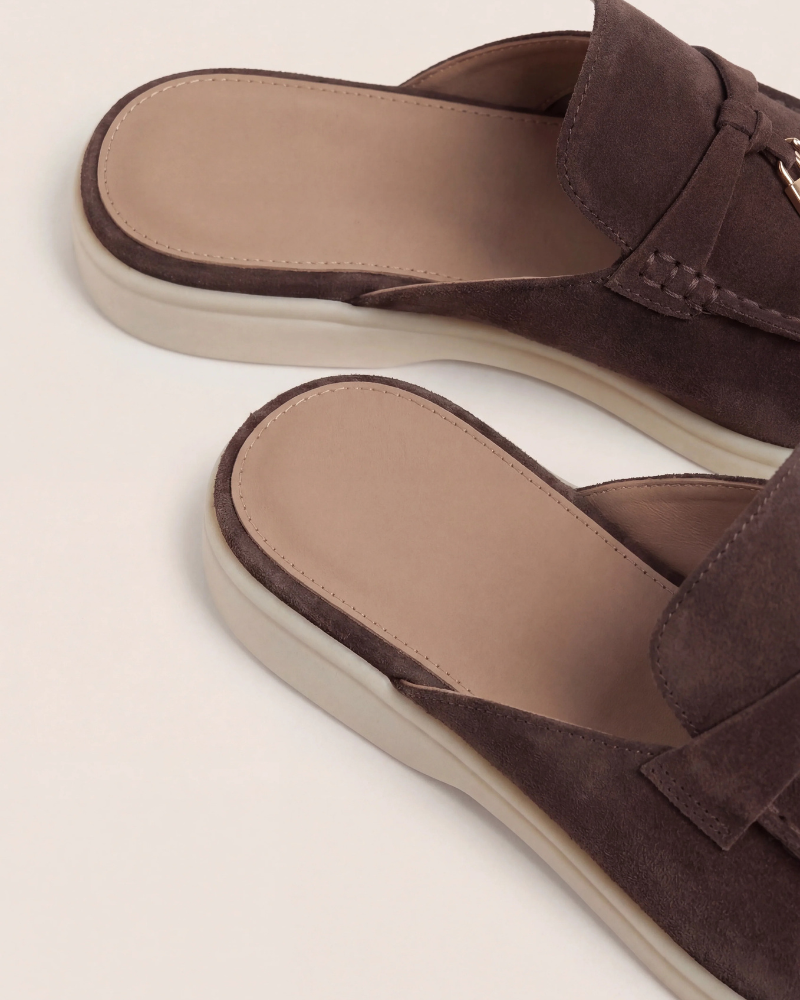 Braune Wildleder-Mule im mediterranen Stil Maja