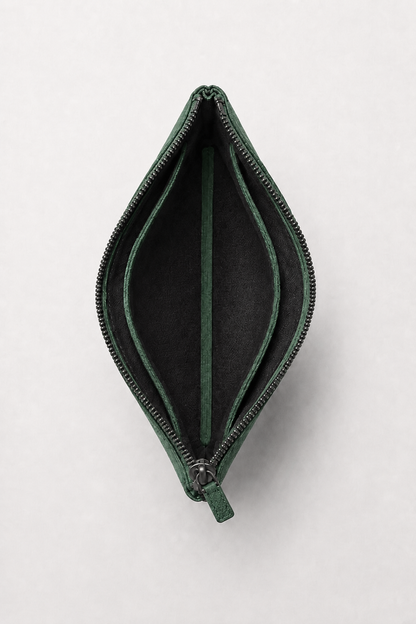 Alcantara Clutch Bag Mitternachtsgrün Maja