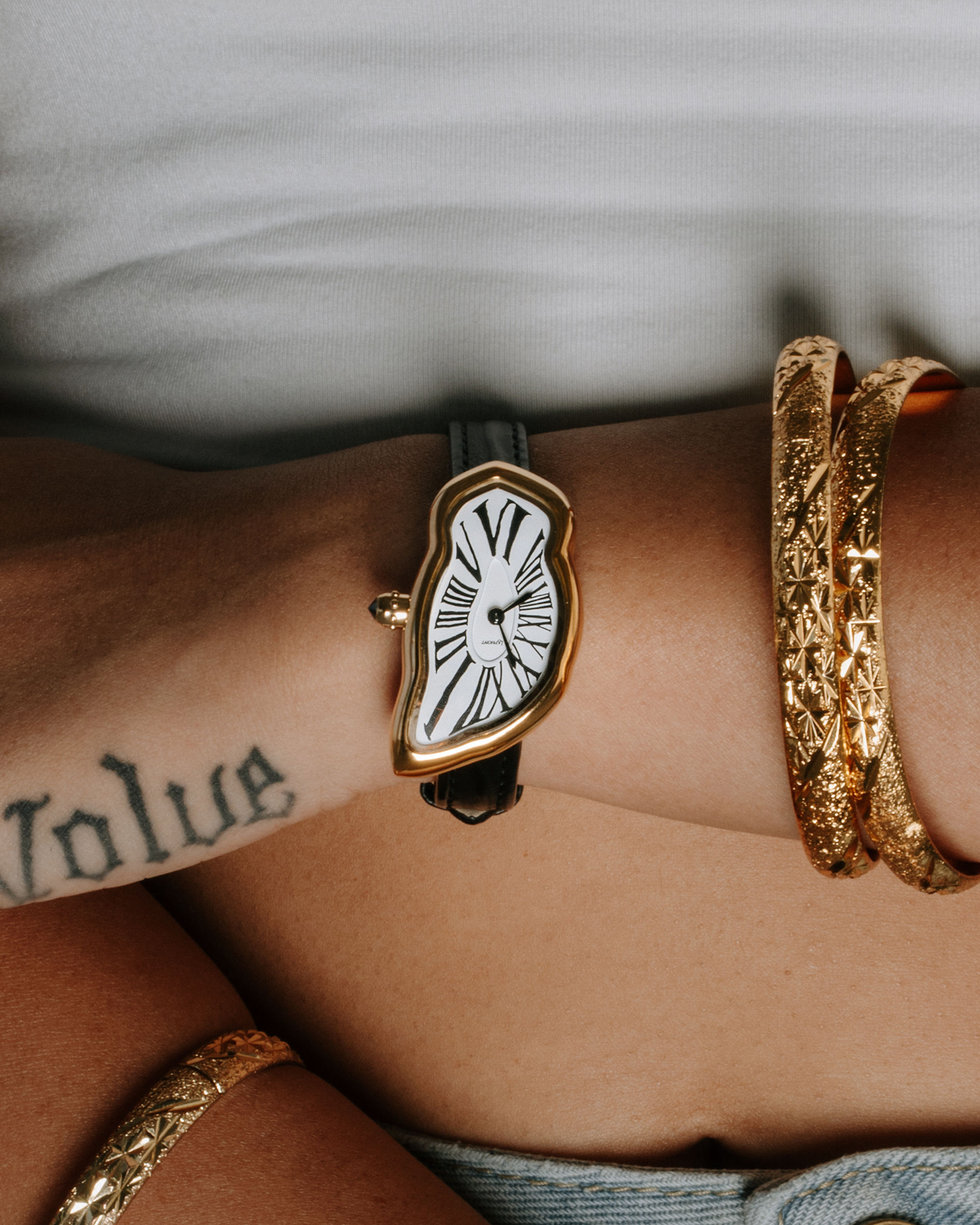 Schmelzende Uhr Klein Gold Maja
