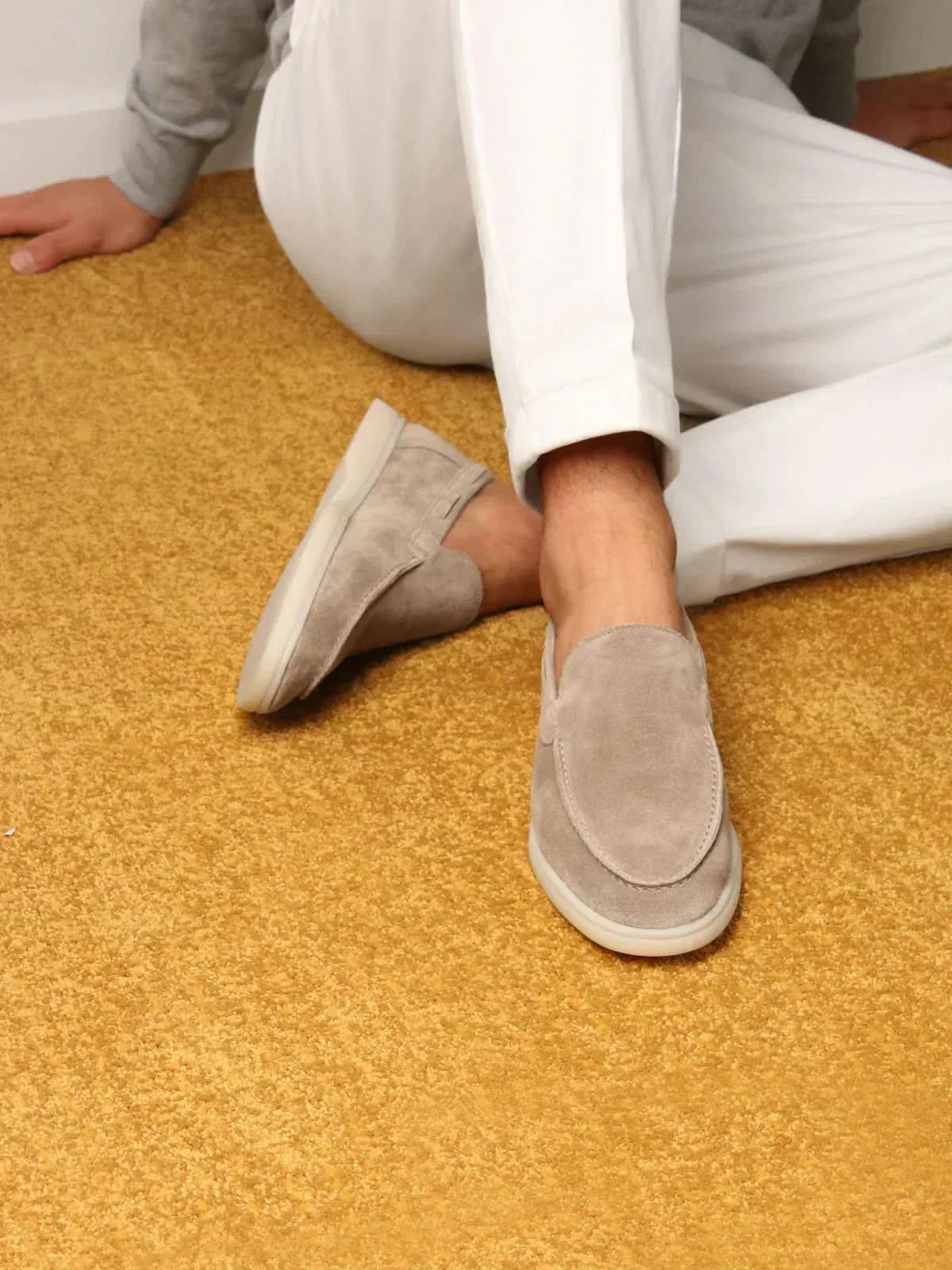 Klassischer Wildleder Slipper Hellgrau Maja